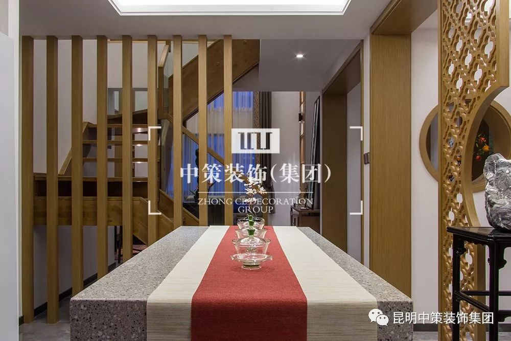 别墅中空客厅装修效果图