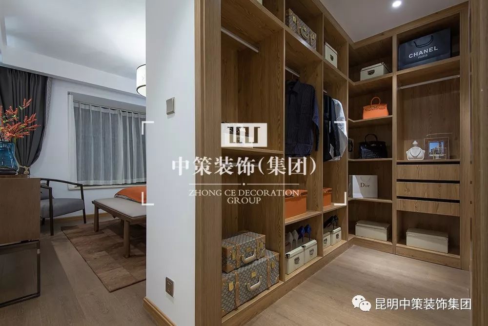 别墅中空客厅装修效果图