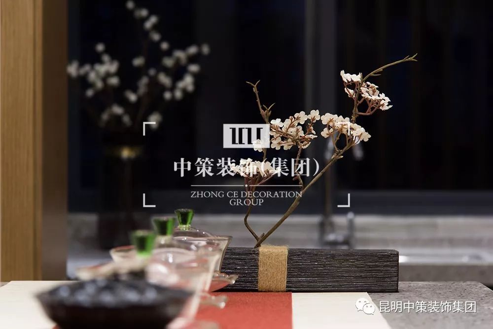 别墅中空客厅装修效果图
